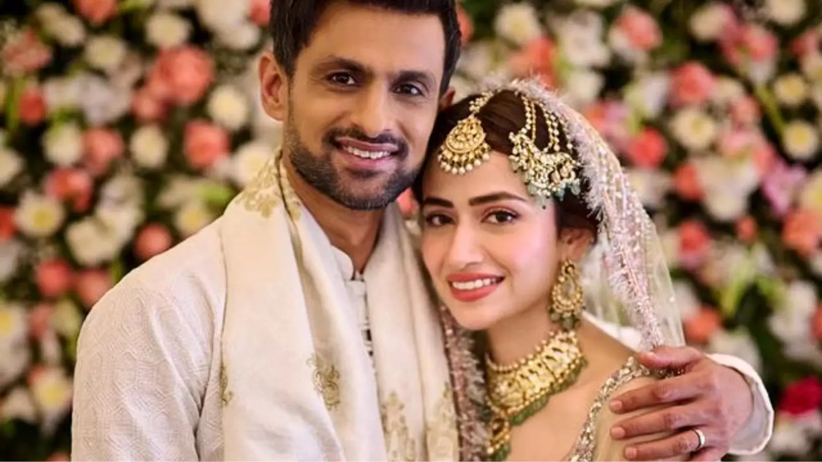 Shoaib Malik gets hitched to Sana Javed