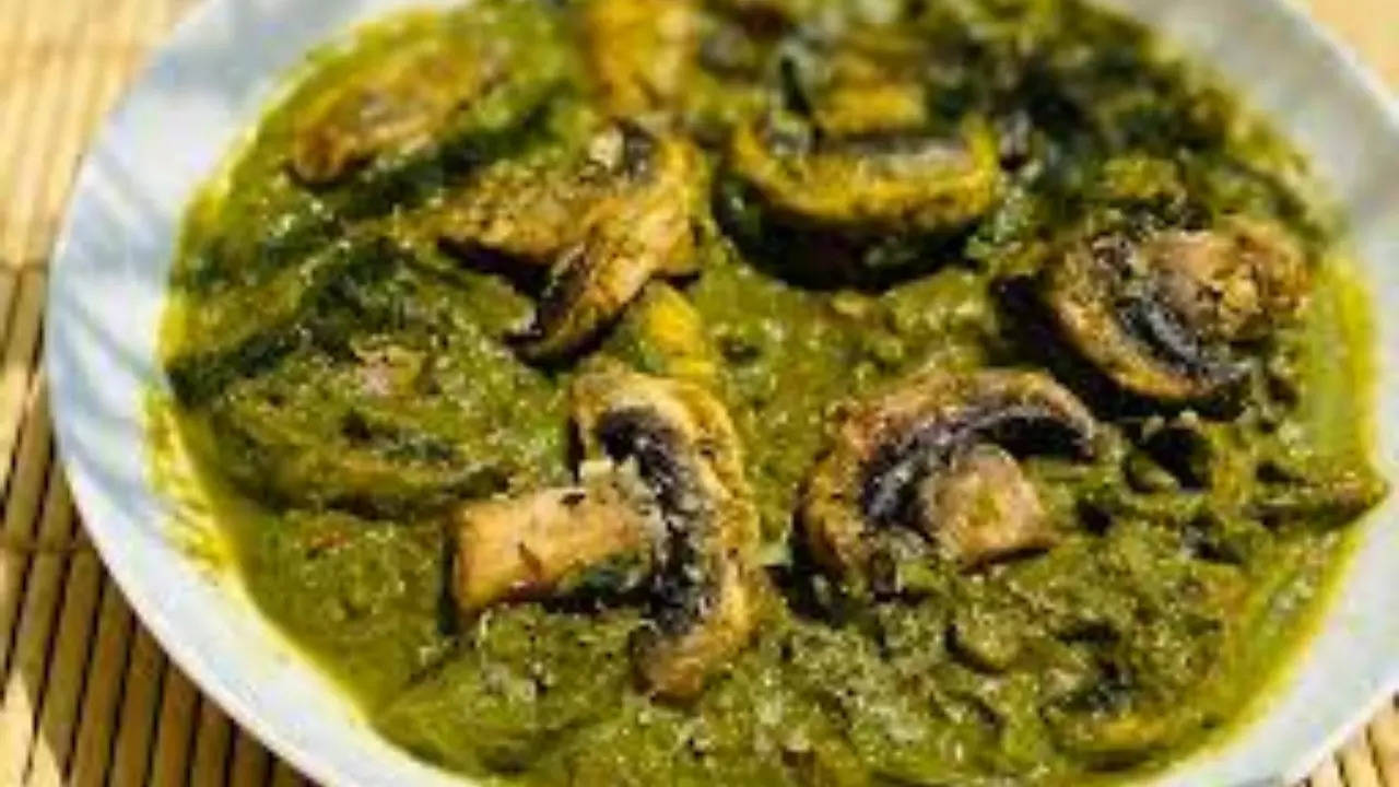 palak mushroom curry