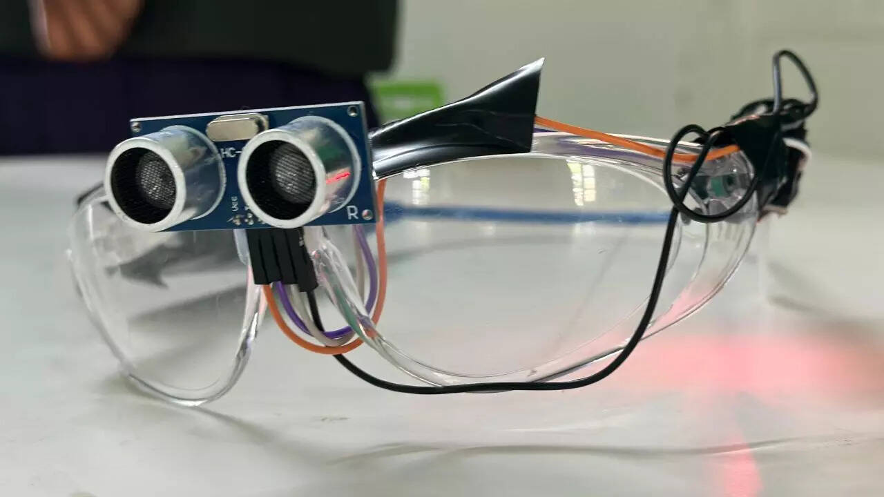 Kerala's 14 Year Old Girls Create Smart Glass Prototype To Help Blind