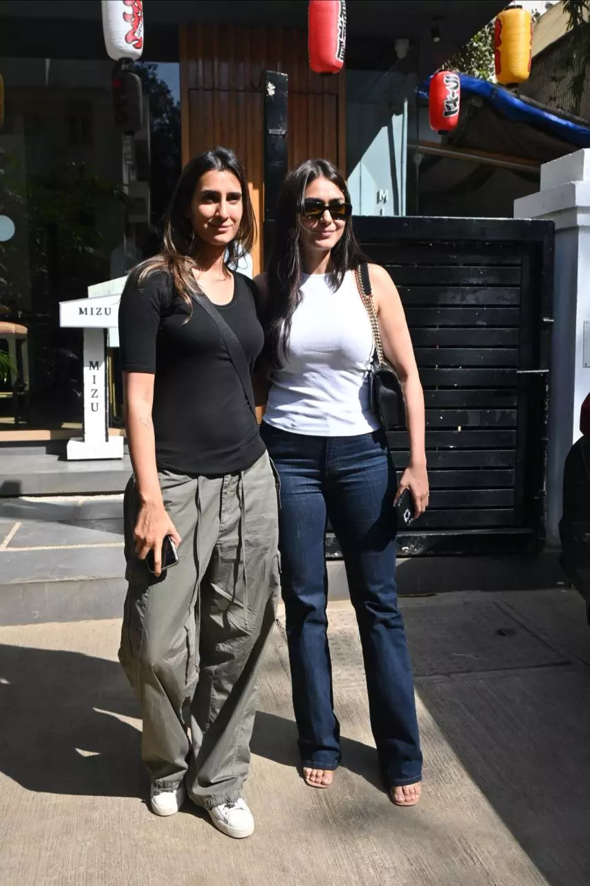 Pragya Kapoor And Mrunal Thakur