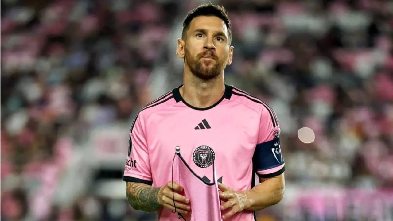 Celebrities and fans travel from all over to watch Lionel Messi's MLS debut  with Inter Miami | AP News