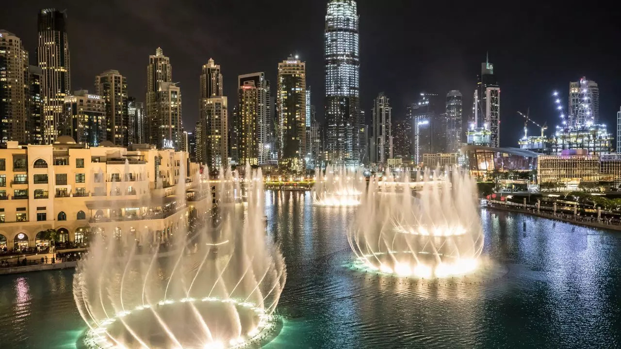 Witness A Dazzling Spectacle With Dubai Fountain