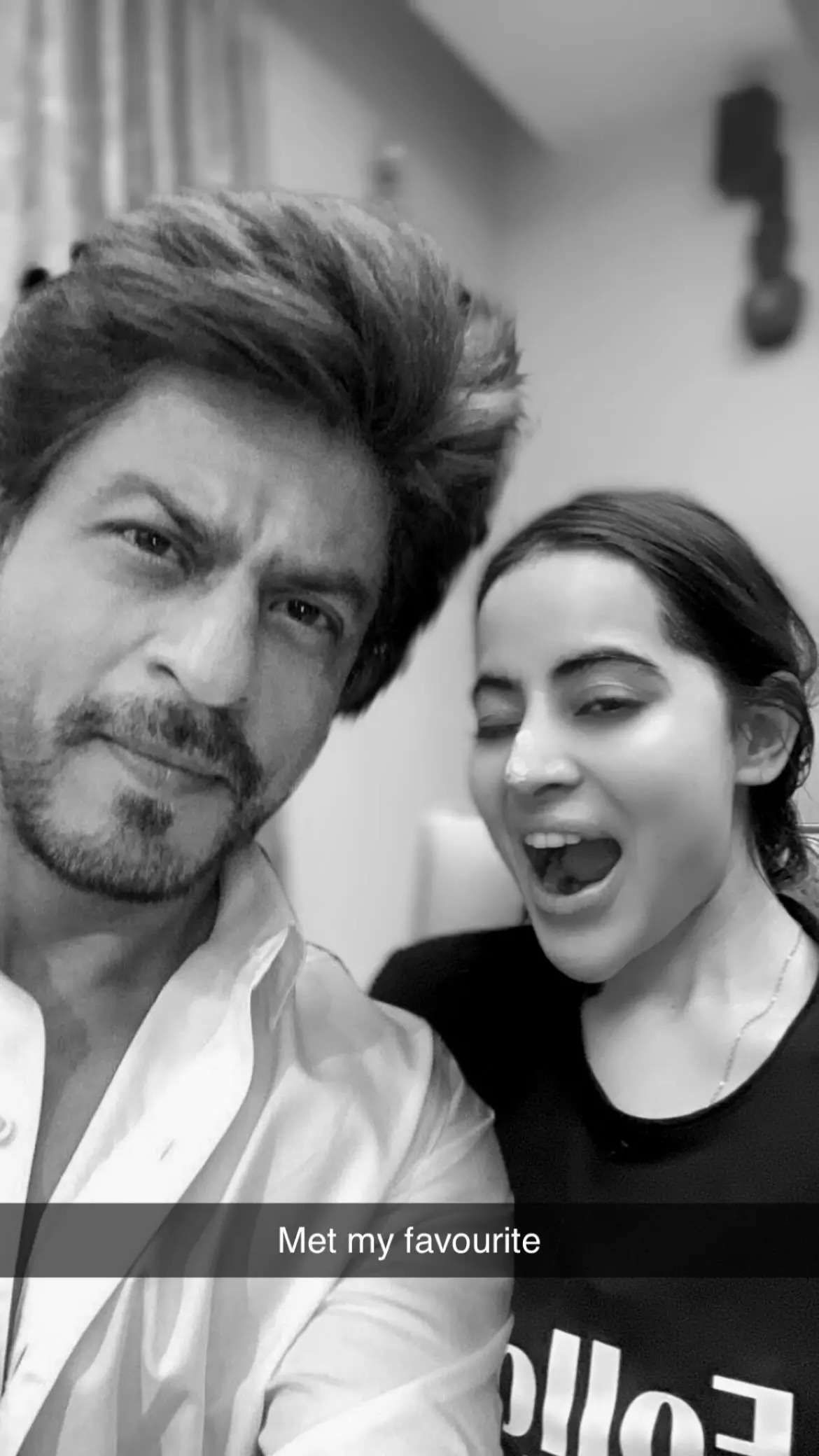 Shah Rukh Khan And Urfi Javed Selfie: Did Shah Rukh Khan Actually Pose ...