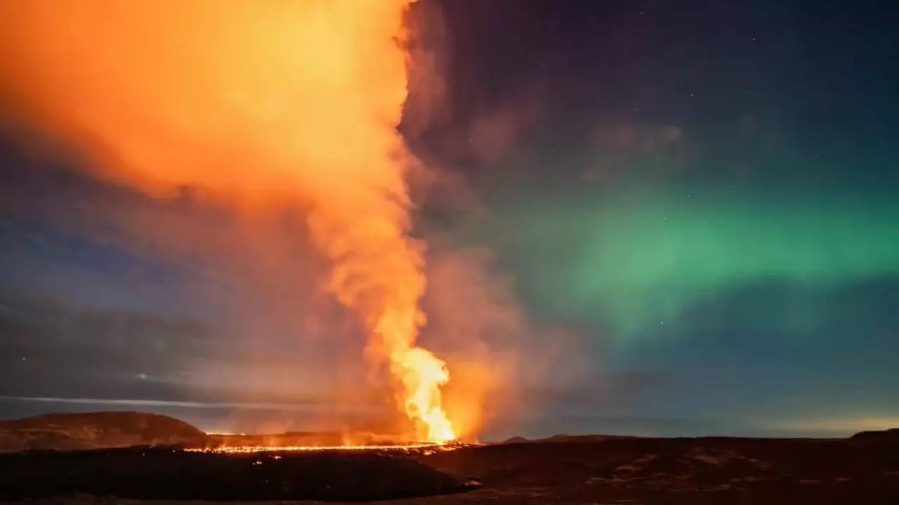 Iceland Volcano Eruption Timelapse Captures the Ethereal Dance of