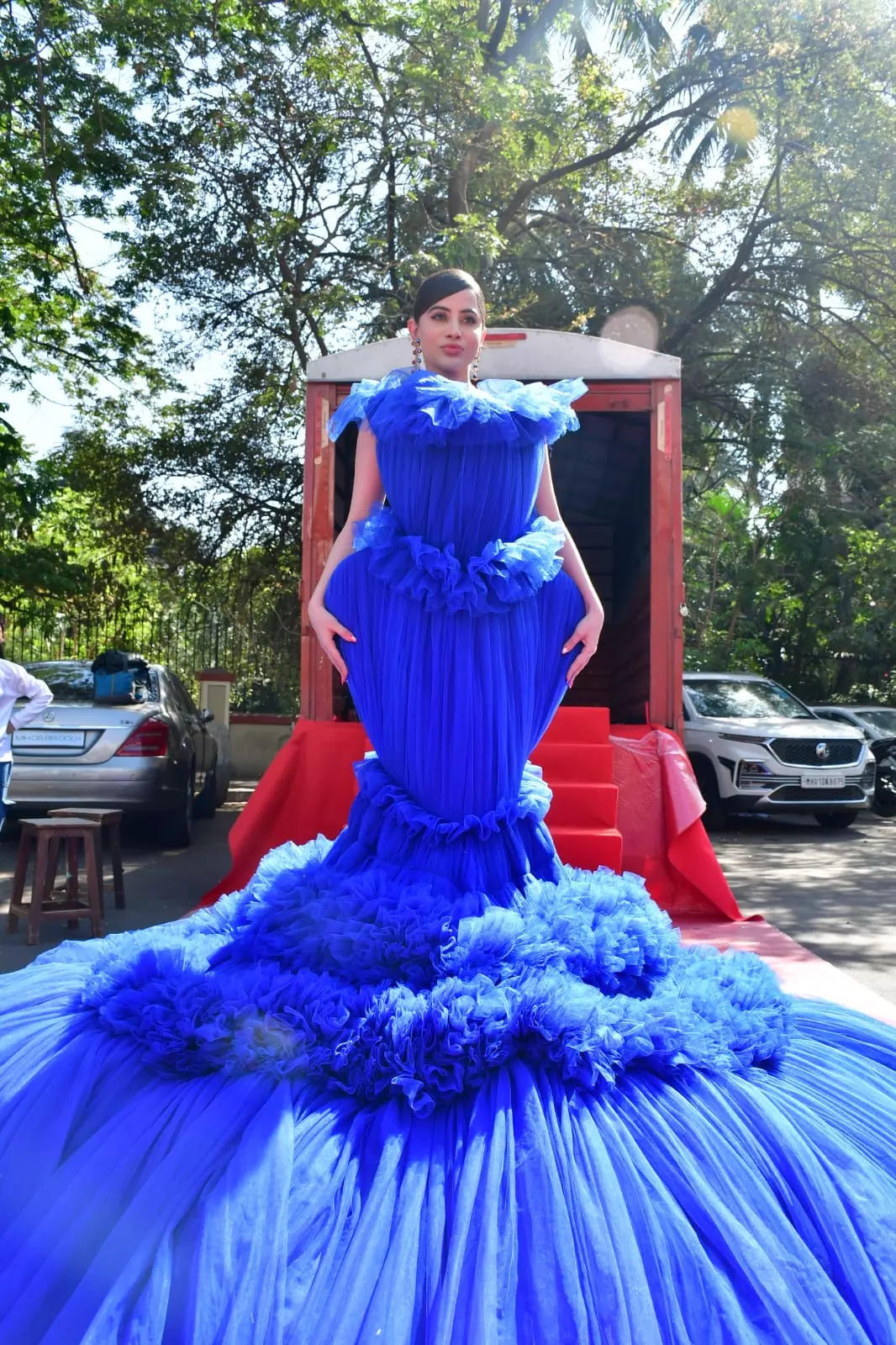 #ZoomIn: Kareena Kapoor Papped In The City; Kajol Spotted Outside Salon