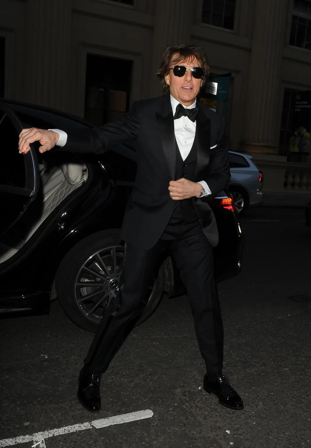 Tom Cruise's breakdance at Victoria Beckham's 50th Birthday Party bash ...