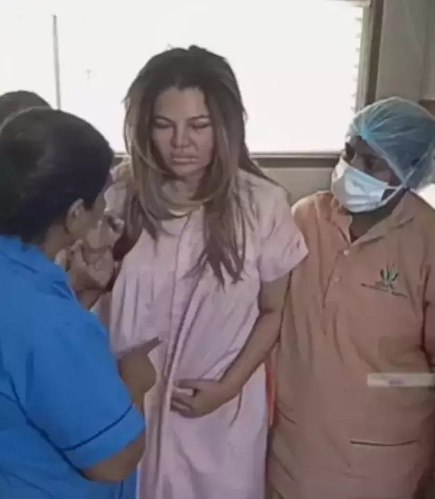 Rakhi Sawant Cries In Pain After Getting Discharged 