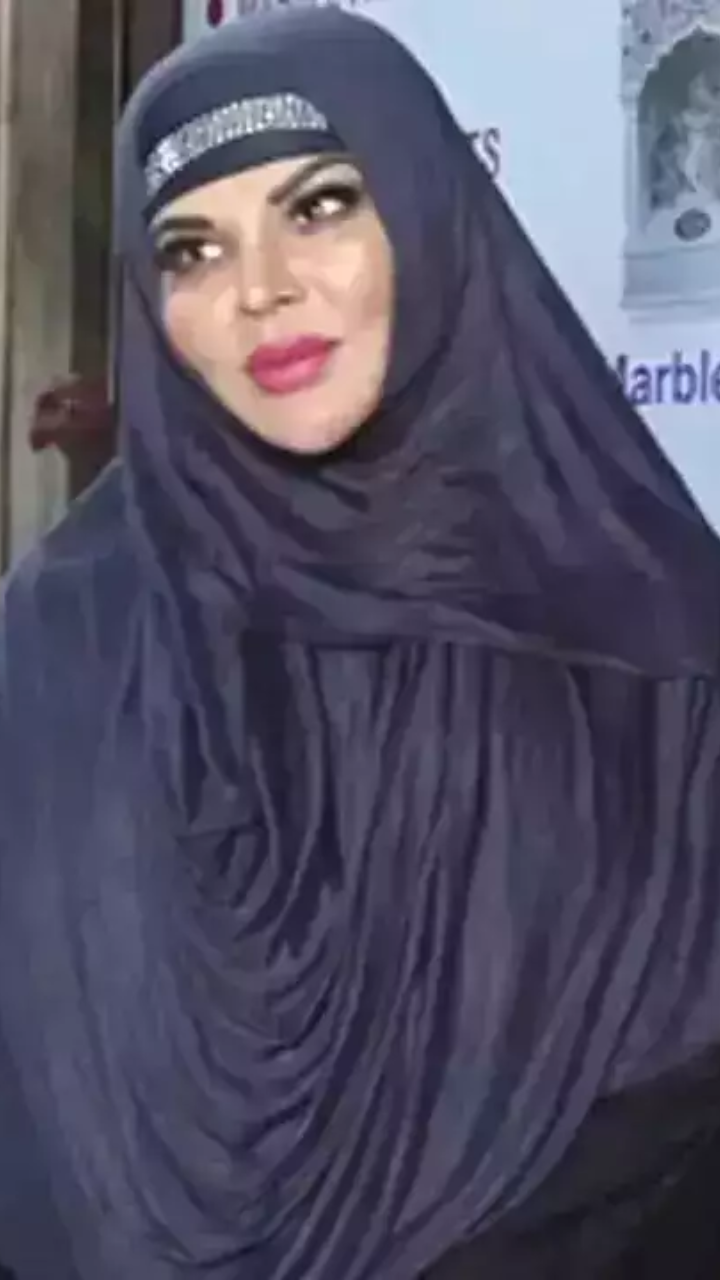 Rakhi Sawant Moves Out Of The Country In A Burqa 