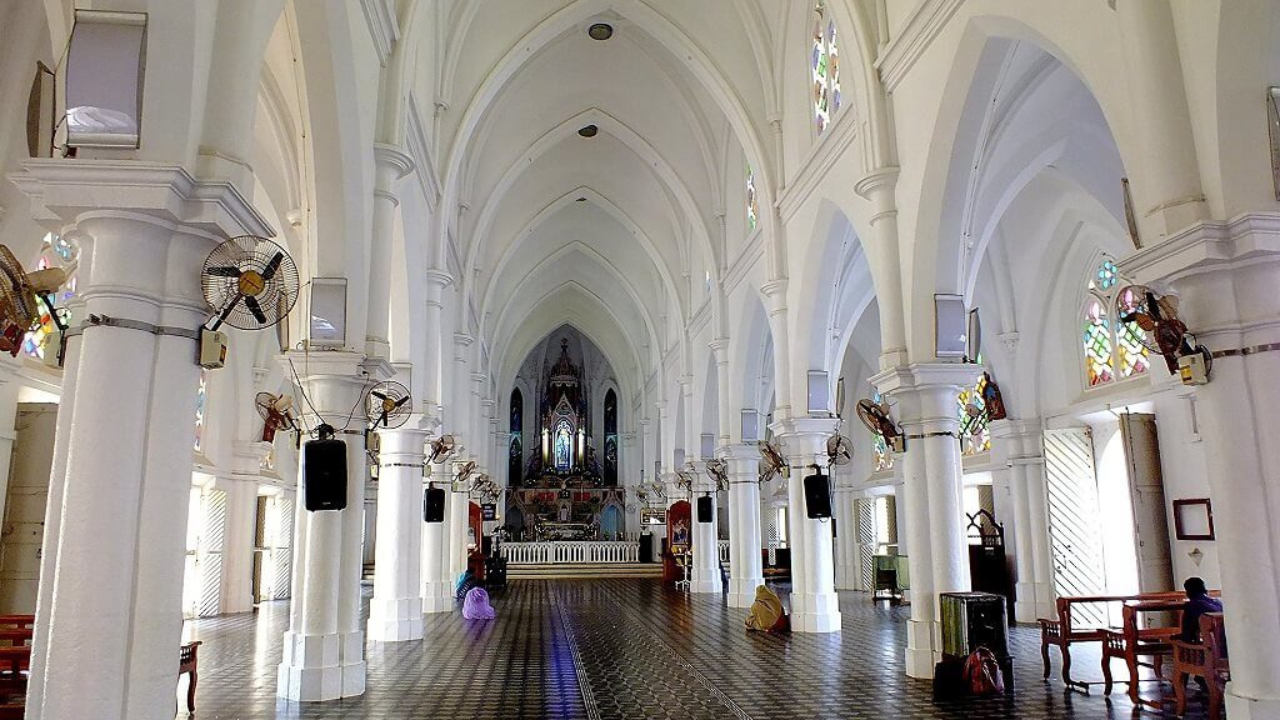 कन्याकुमारी शहरात भटकंती करत असताना अवर लेडी ऑफ रॅन्सम चर्चला Our Lady Of Ransom Church  देखील तुम्ही भेट देऊ शकता येथे अनेक ऐतिहासिक शिल्पे तुम्हाला पाहायला मिळतील 