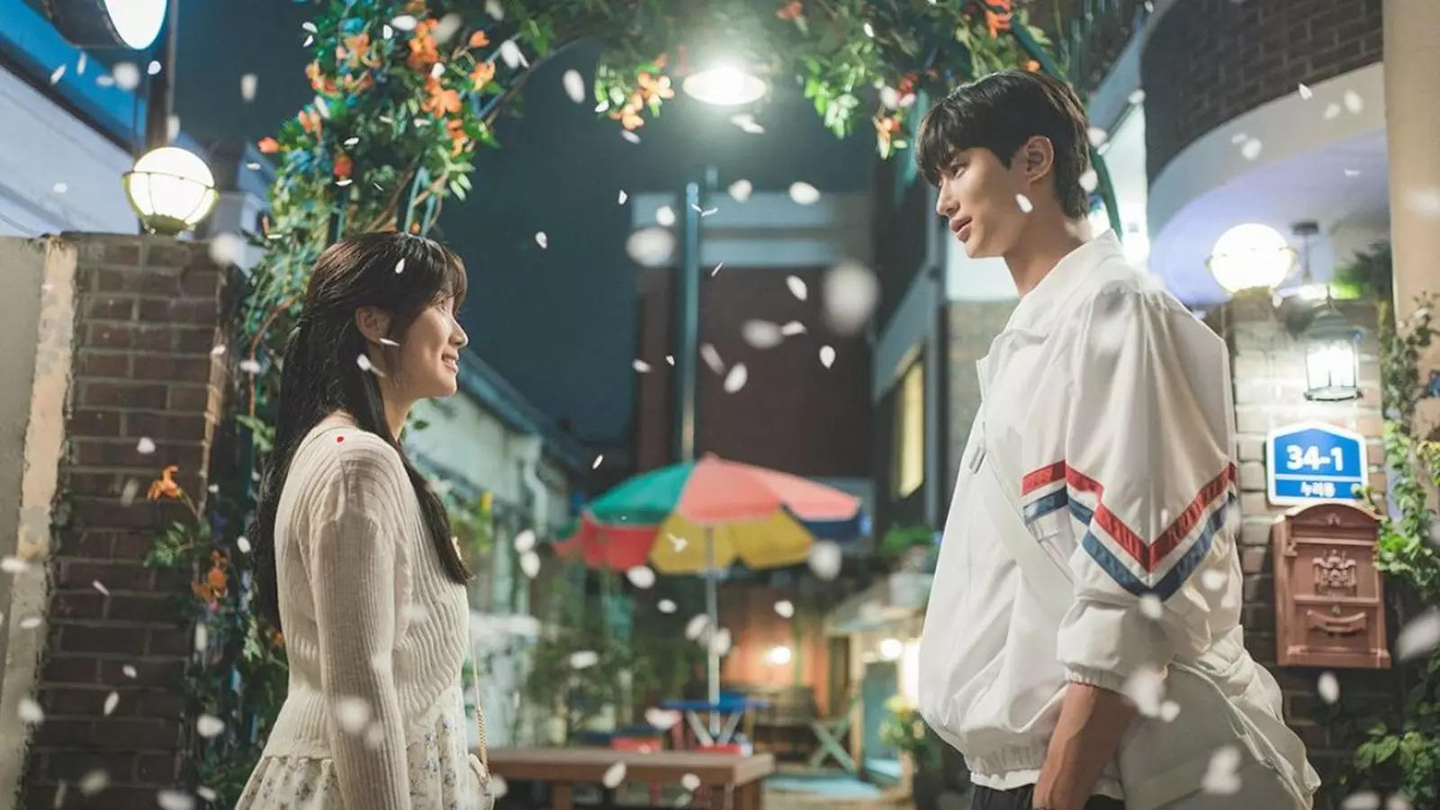 Byeon Woo-Seok and Kim Hye-Yoon in Lovely Runner