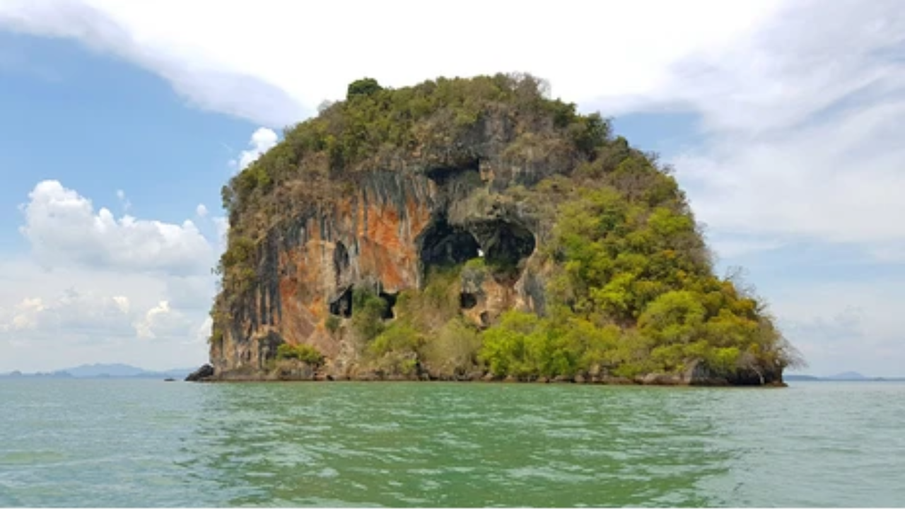 Koh Phi Phi Credit-Shutterstock