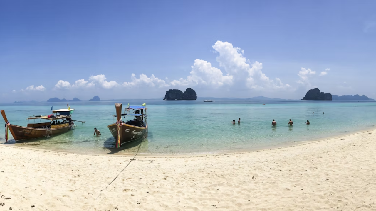 Beach in Koh Lanta Credit-Unsplash