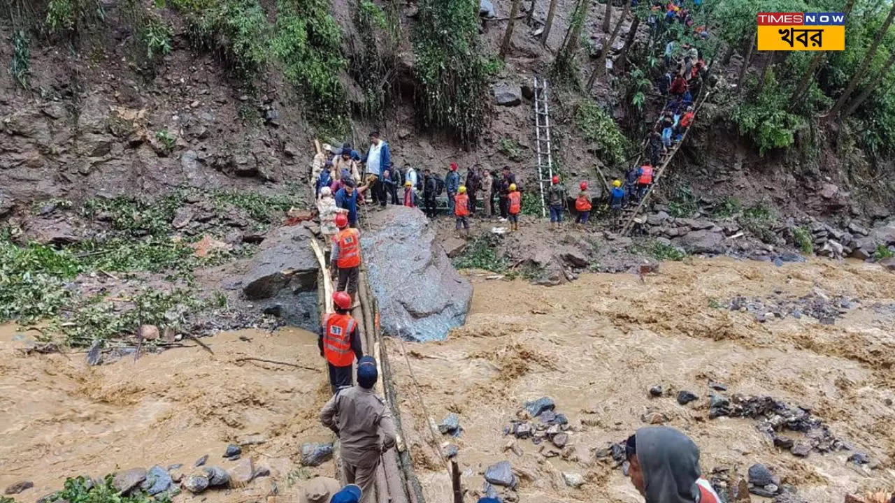 পর্যটকদের উদ্ধারে কী ব্যবস্থা