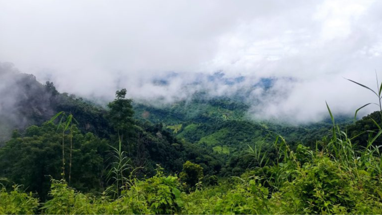 लांजा तालुक्यामध्ये असलेले हे छोटेसे माचाळ गाव समुद्र सपाटीपासून सुमारे चार हजार फुटांवर वसलेले आहे या गावाला महाराष्ट्र पर्यटन विकास महामंडळाने थंड हवेचे ठिकाण अर्थात पर्यटनस्थळ म्हणून घोषित केले आहे  