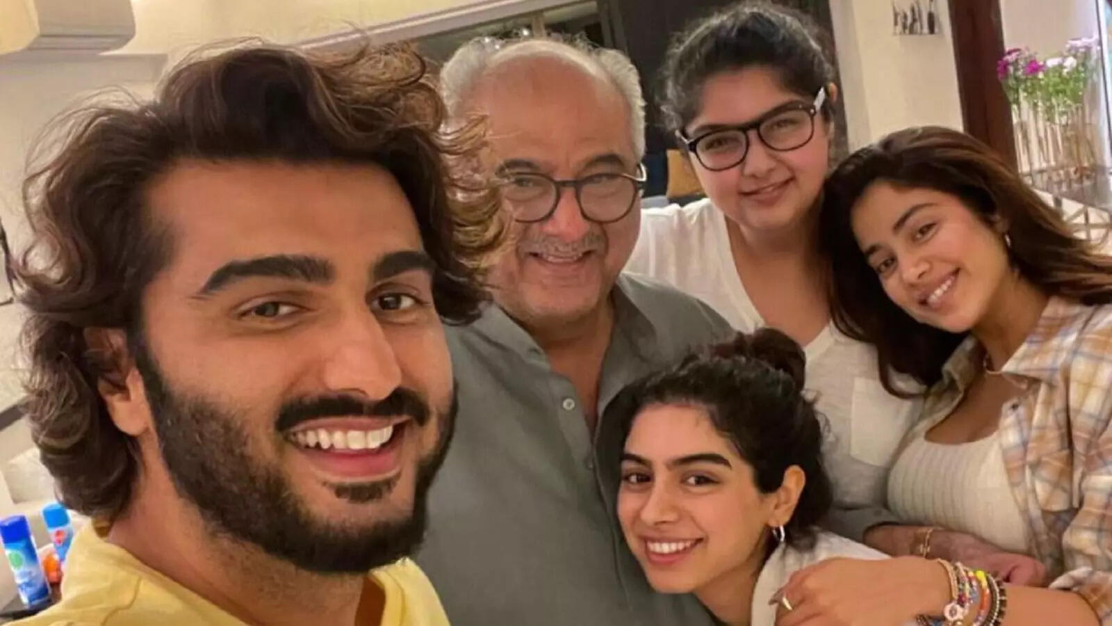 Arjun Kapoor Proved That He Is Best Brother To Janhvi Kapoor, Sonam ...