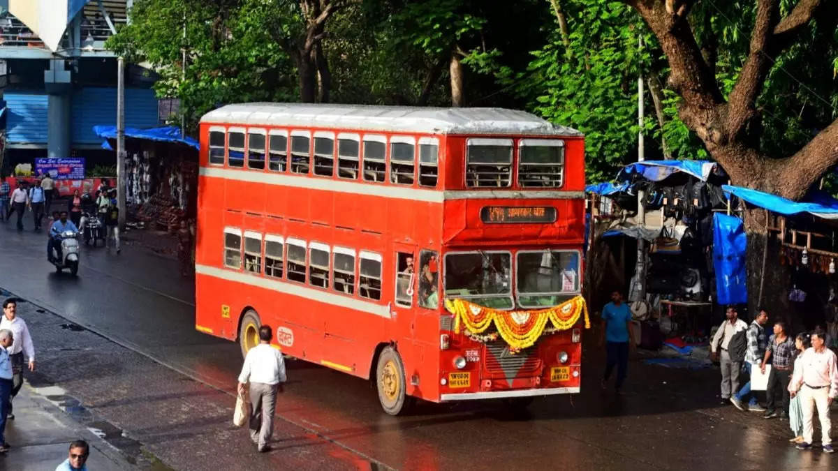 लहान मुलं असो की मोठी माणसं प्रत्येकाला अनेक शब्द फक्त इंग्रजीतच बोलण्याची सवय झाली आहे