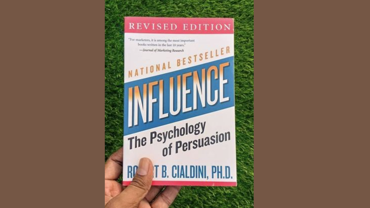 strongInfluence The Psychology of Persuasion by Robert B Cialdinistrong