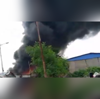 Huge Fire Breaks Out At Motor Oil Factory In Kolkatas Dhapa VIDEO