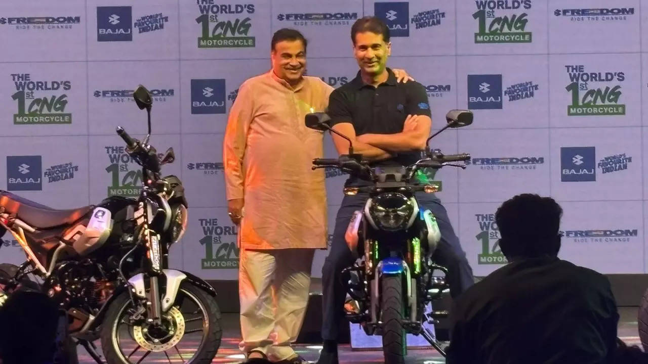 Bajaj Freedom CNG Bike ప్రపంచంలోనే తొలి CNG బైక్ విడుదల చేసిన బజాజ్ధర మైలేజీ ముఖ్యమైన ఫీచర్లు మీ కోసం