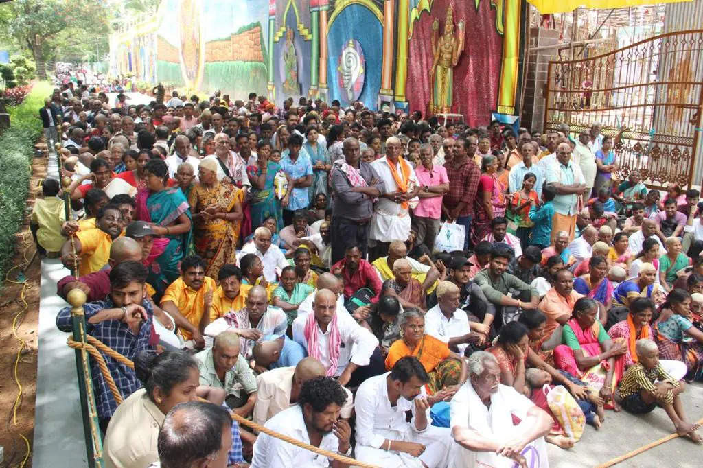 கைக்குழந்தையுடன் வரூம் பெற்றோர்களுக்கு