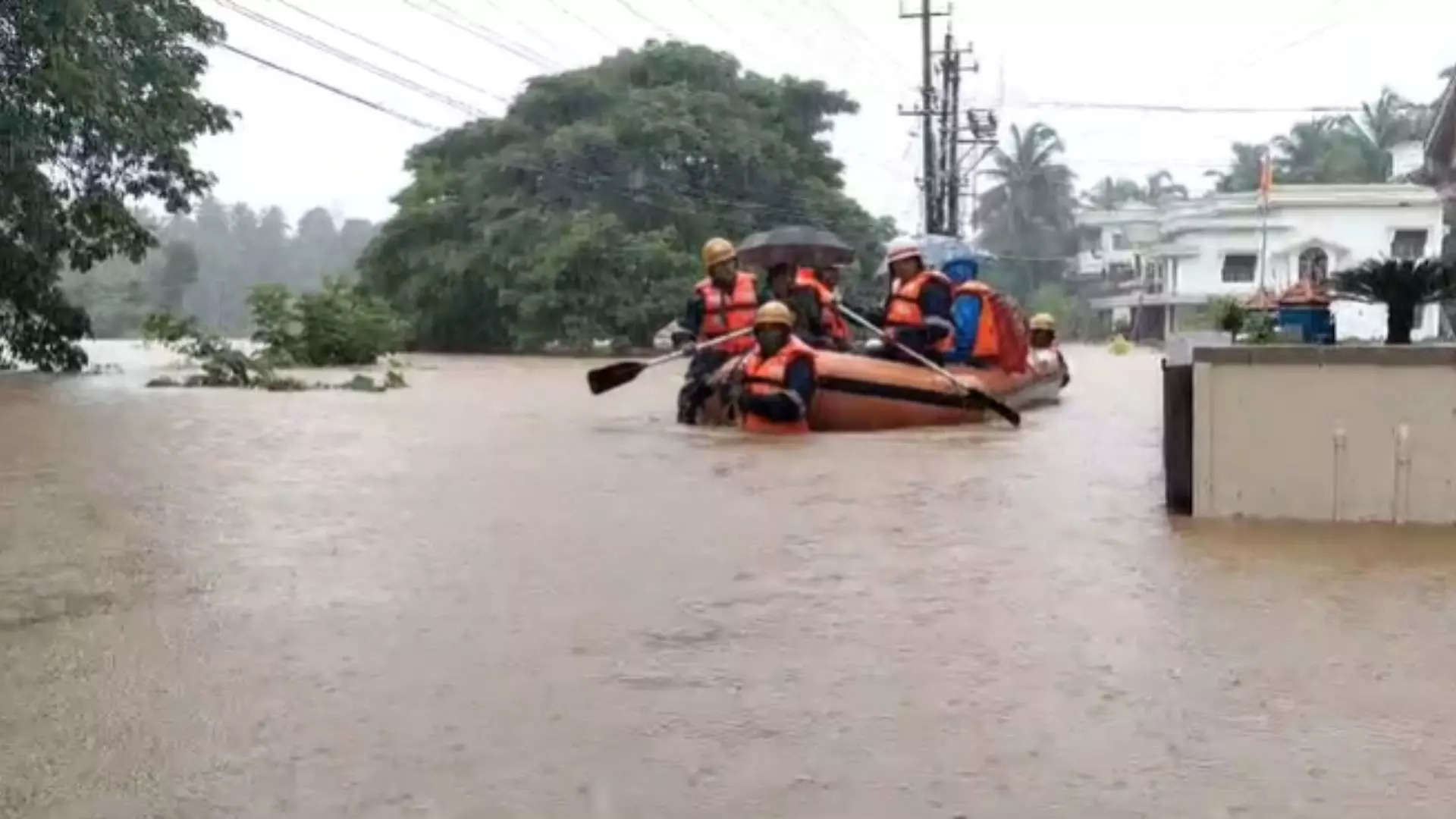 ಅಗ್ನಿಶಾಮಕ ದಳದಿಂದ ರಕ್ಷಣಾ ಕಾರ್ಯಾಚರಣೆ