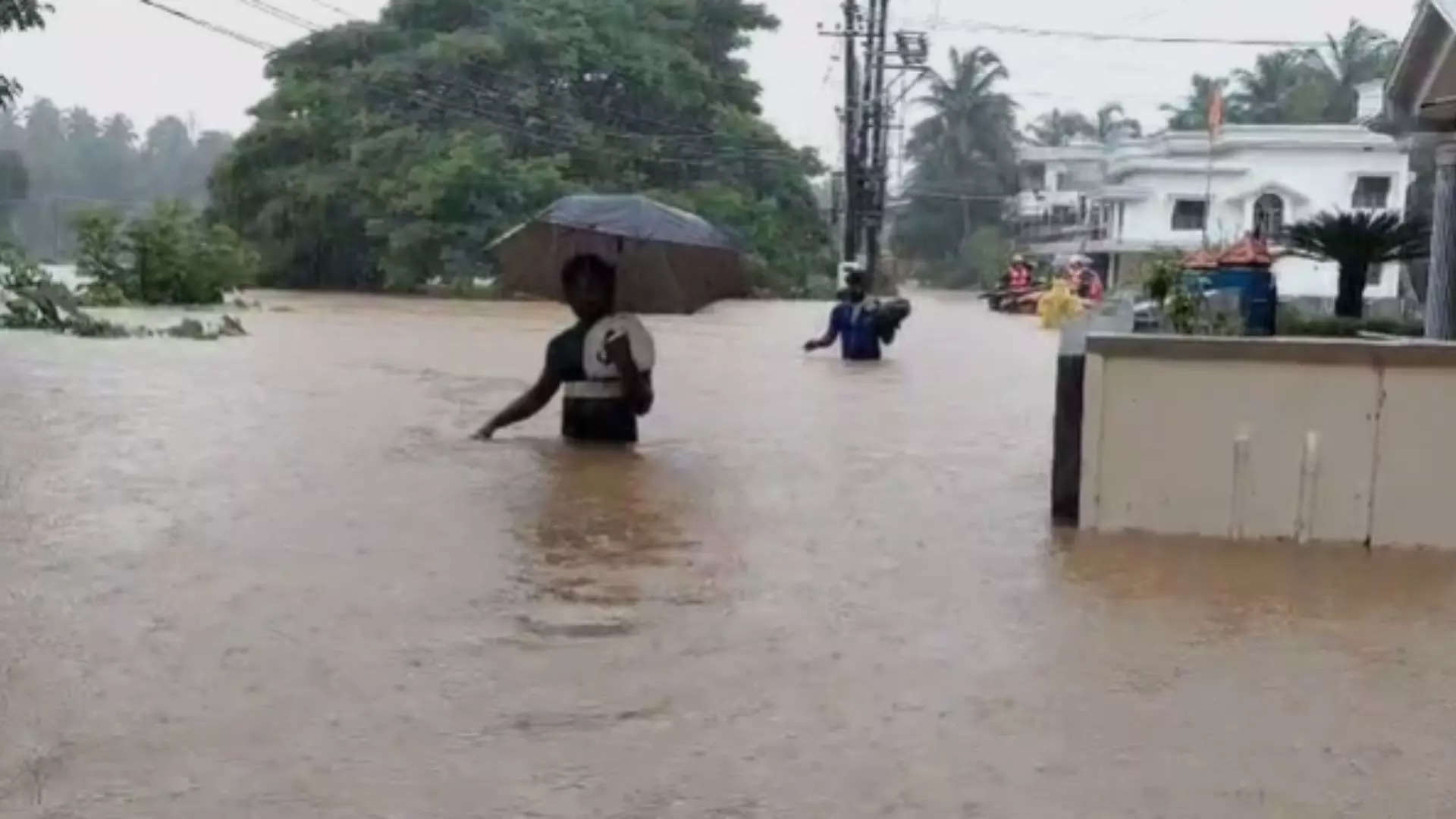 ಬೈಂದೂರಿನಲ್ಲಿ ರಸ್ತೆಯಲ್ಲಿ ನೀರು