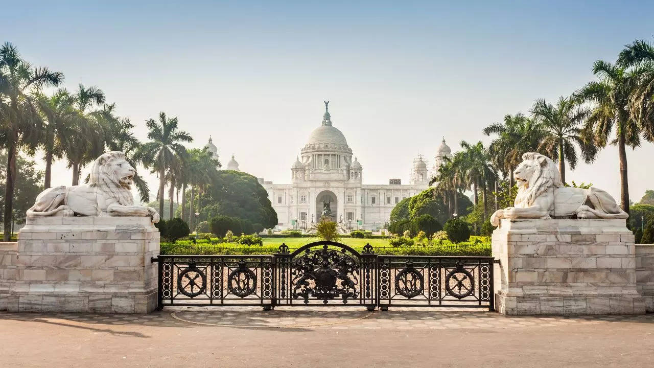 বর্ষায় কলকাতায় প্রেমিকাকে নিয়ে ঘোরার কিছু রোমান্টিক জায়গা জেনে নিন একক্লিকে