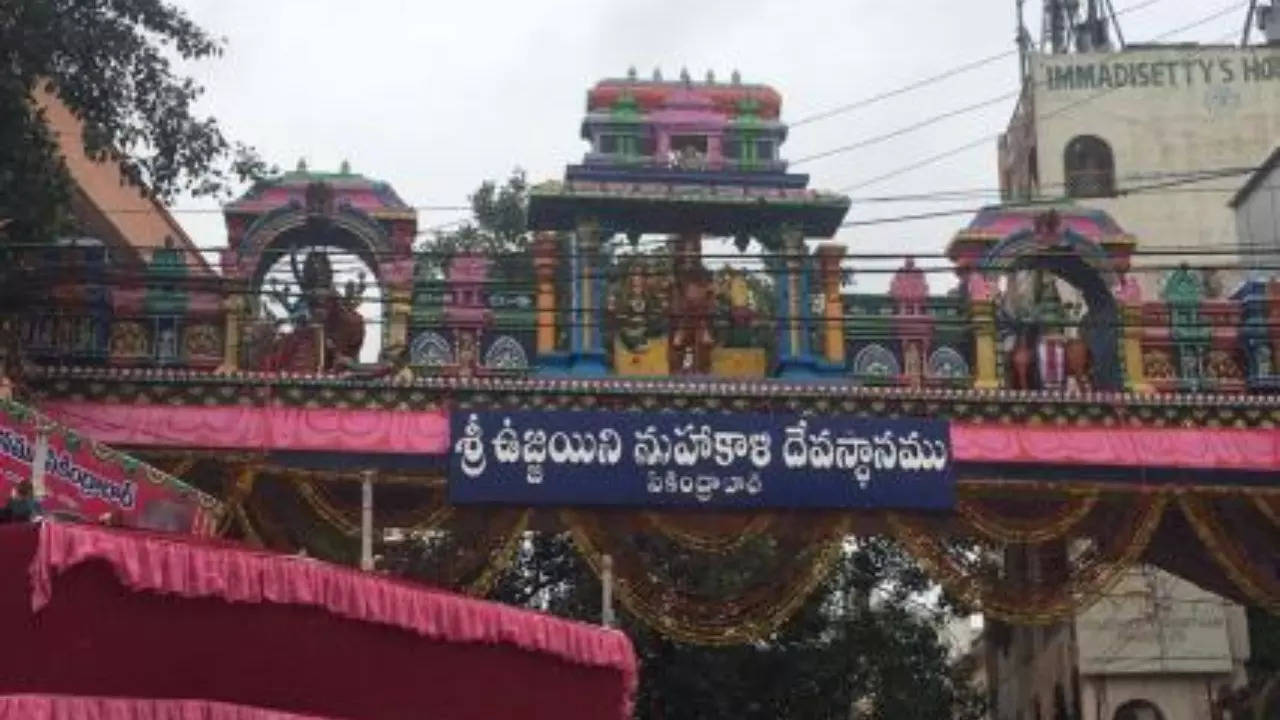 Bonalu 2024 సికింద్రాబాద్ ఉజ్జయని మహంకాళి అమ్మవారి ఎప్పుడు వెలిశారు దీని వెనుక ఉన్న చరిత్ర ఏంటో తెలుసుకుందాం