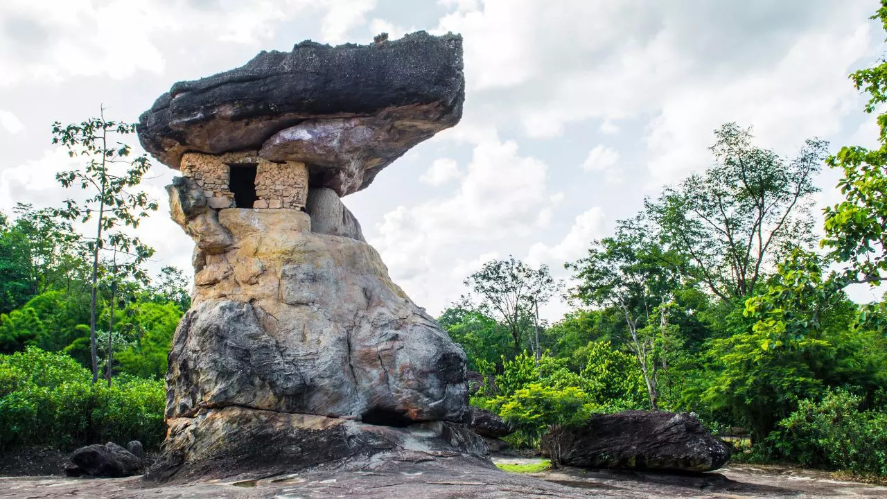 Phu Phrabat A Testimony to the Sma Stone Tradition of the Dvaravati Period Thailand