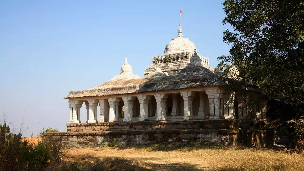 Ram Janaki Temple at Bandhavgarh Fort Credit Canva