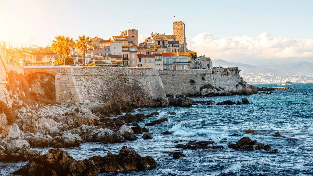 Antibes Credit Canva
