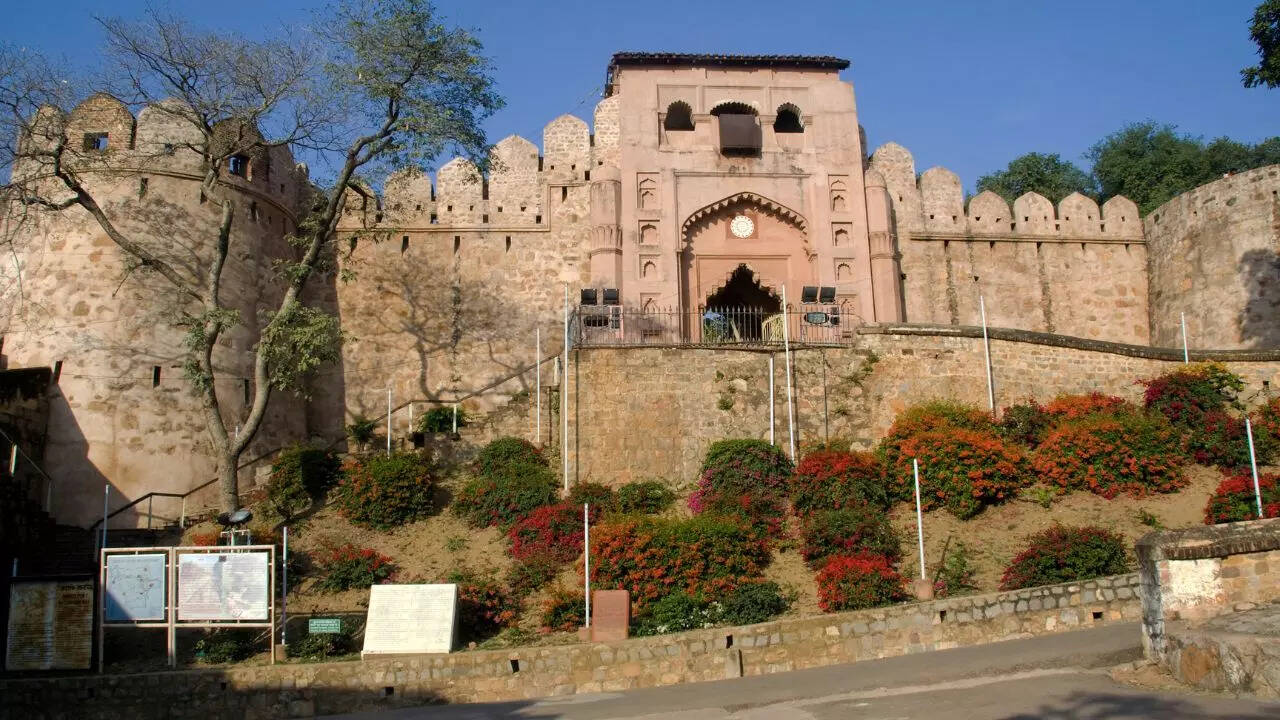 Jhansi Fort Credit Canva