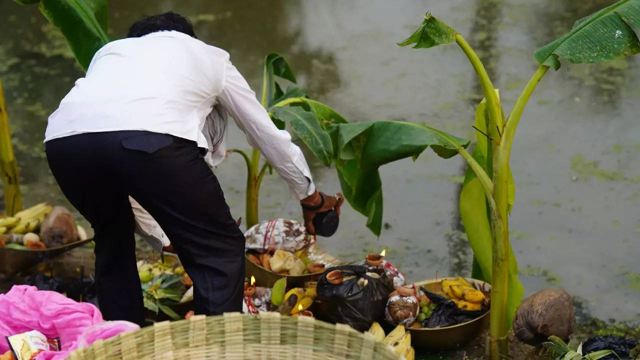 কেটে যাবে খারাপ সময় মুখে ফুটবে হাসি! নিয়ম মেনে রোজ ভোরে এভাবে ডাকুন সূর্যদেবকে