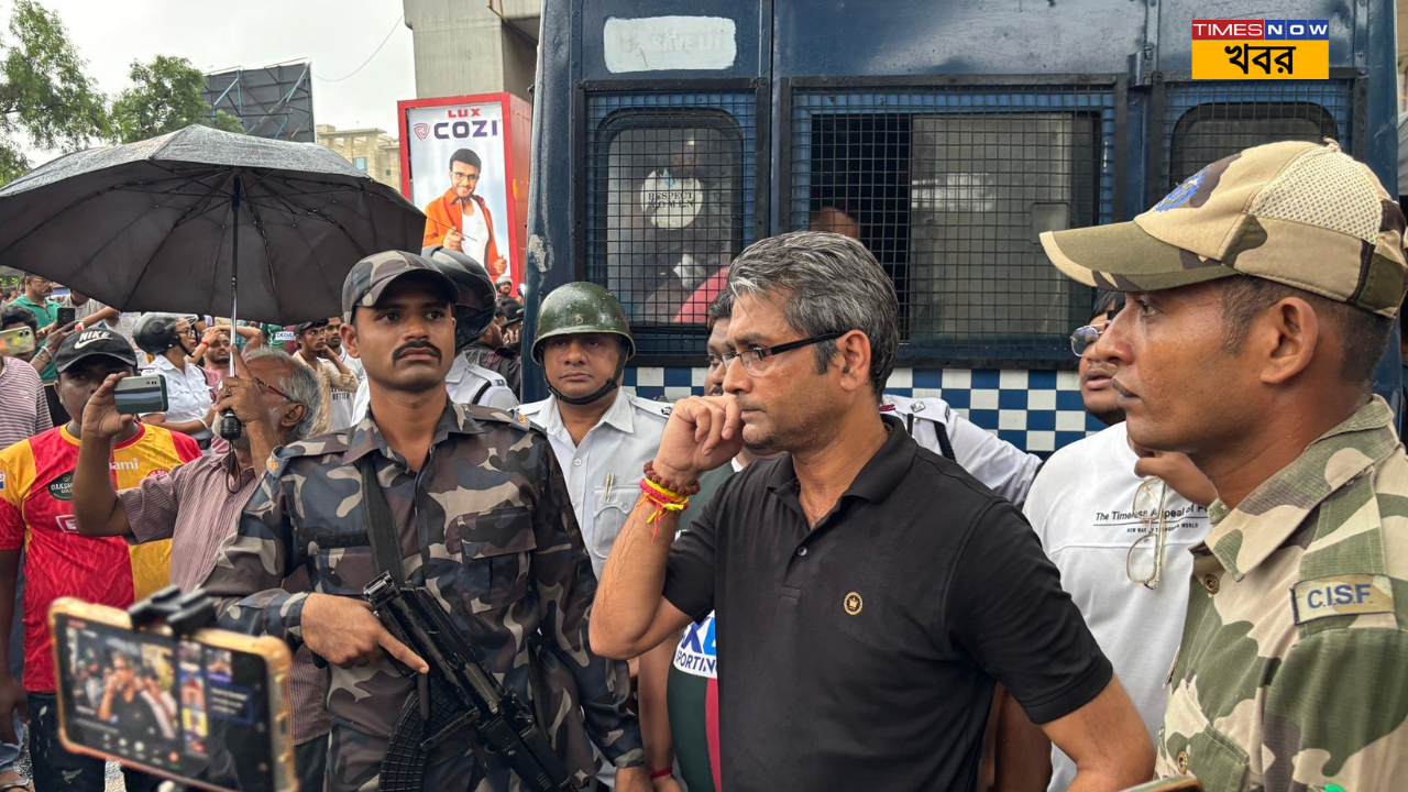 Football Fans Protestমুখ্যমন্ত্রীর পদত্যাগ চাইস্লোগান সমর্থকদের আরজি কর মিলিয়ে দিল তিন প্রধানকে