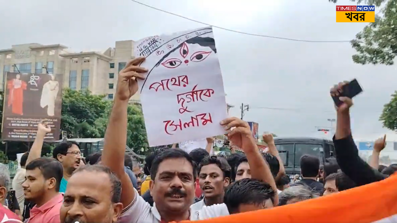 Football Fans Protestমুখ্যমন্ত্রীর পদত্যাগ চাইস্লোগান সমর্থকদের আরজি কর মিলিয়ে দিল তিন প্রধানকে