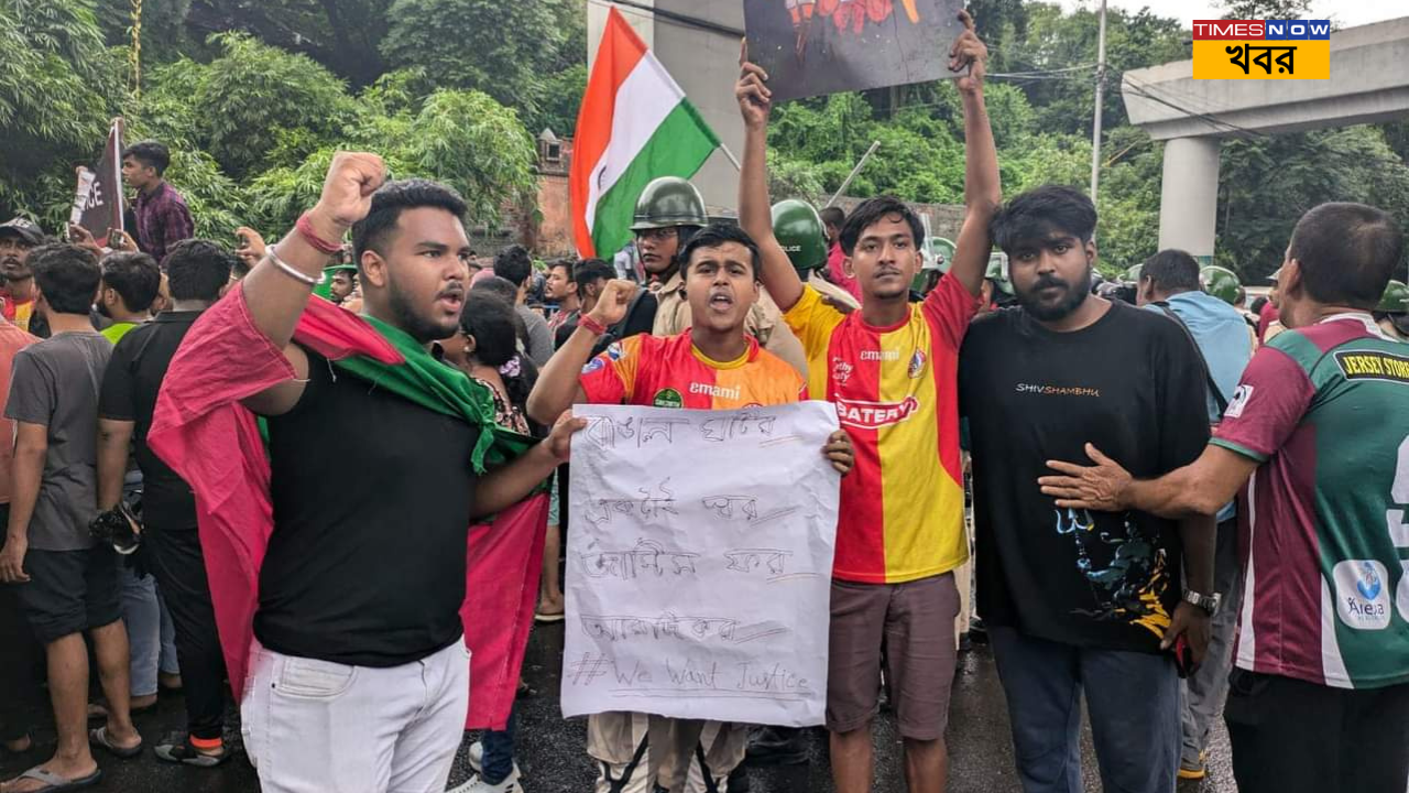 Football Fans Protestমুখ্যমন্ত্রীর পদত্যাগ চাইস্লোগান সমর্থকদের আরজি কর মিলিয়ে দিল তিন প্রধানকে