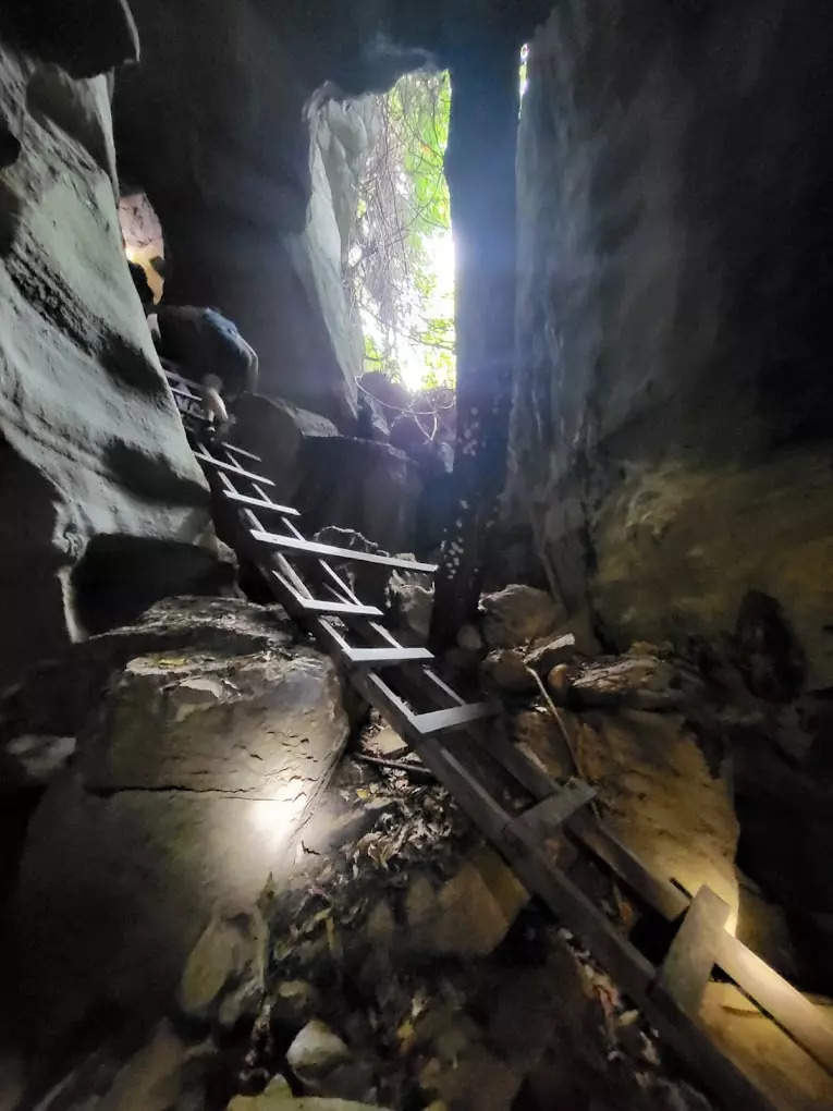 Mai Kau Cave Credit Wikimedia YW White