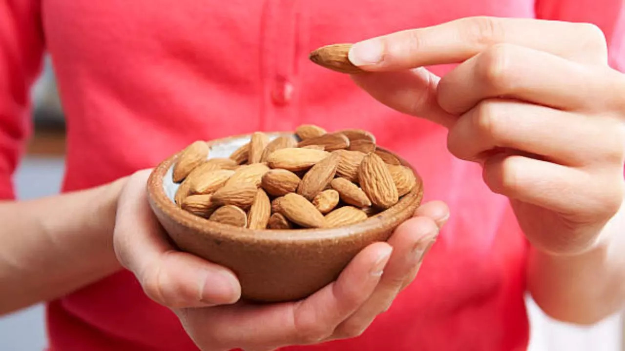 How many almonds should you eat in a day