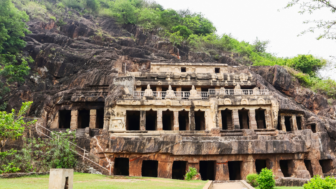 Undavalli Caves Andhra Pradesh