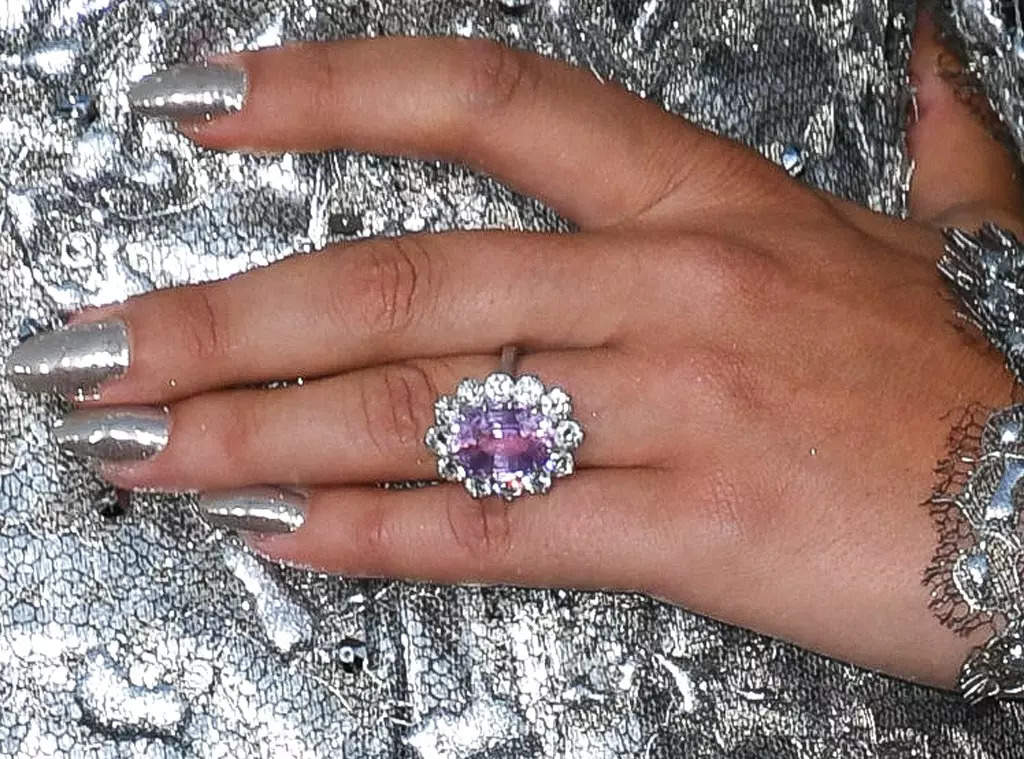 Lady Gaga39s pink sapphire engagement ring