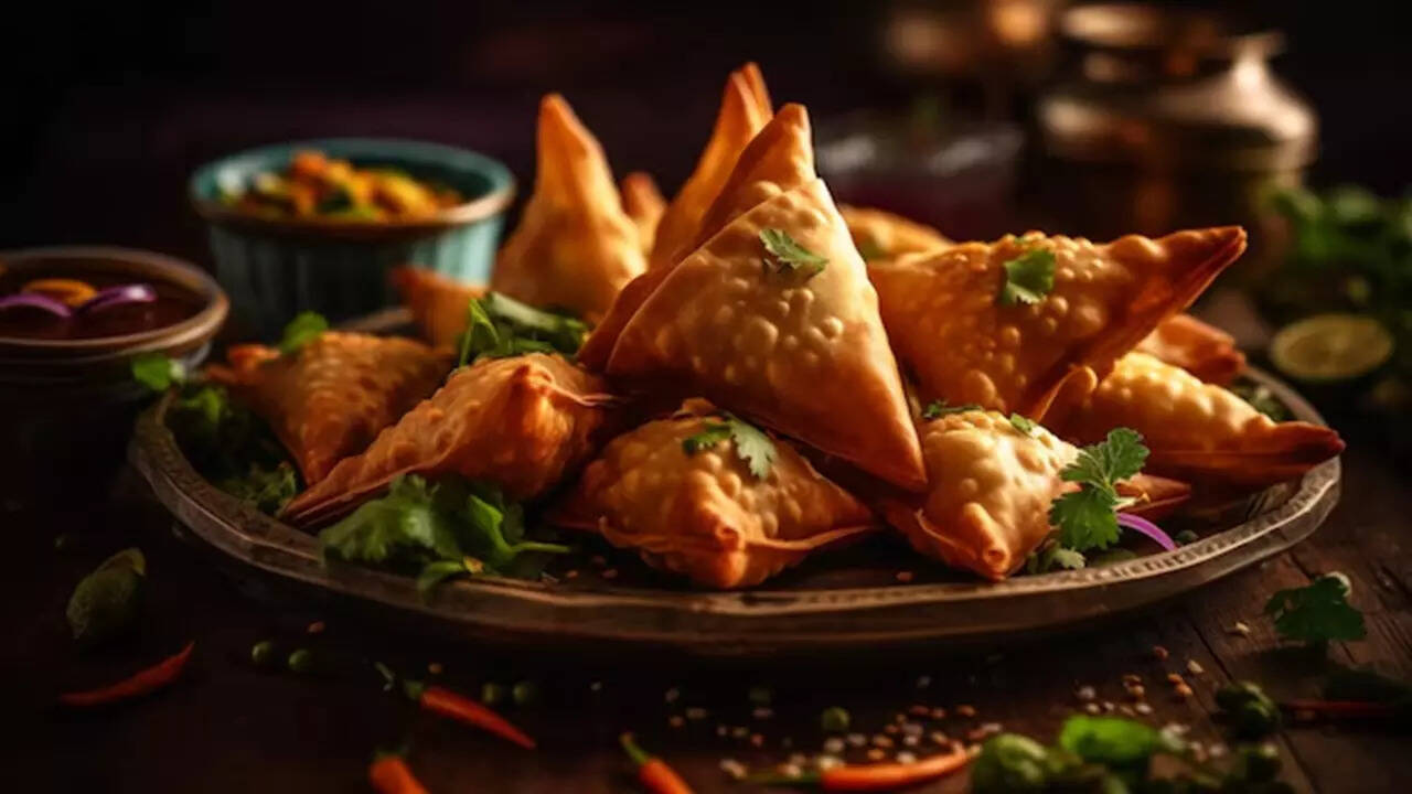 World Samosa Day 2024: समोसा नक्की आला कुठून? 'या' रंजक गोष्टी तुम्हाला ...