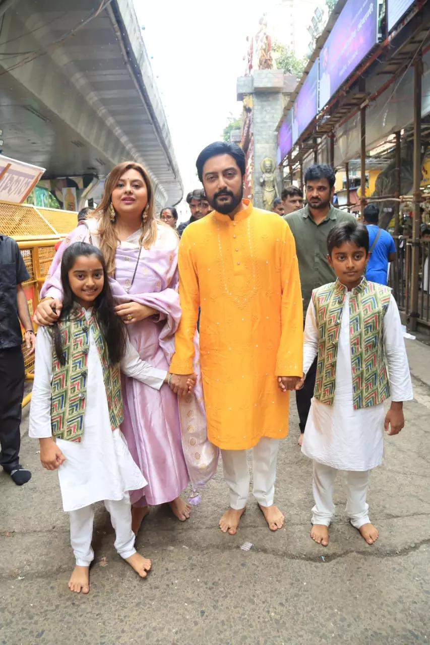 Dhiraj Deshmukh And Family 