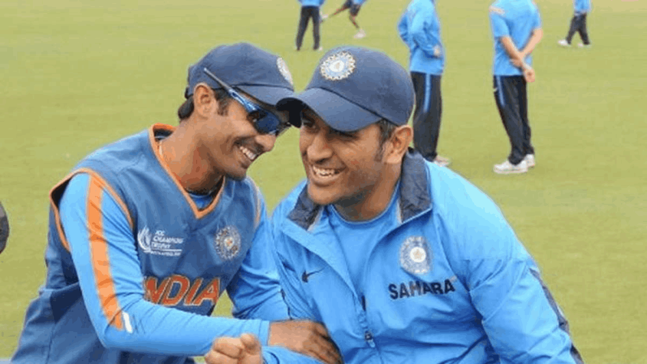 Dinesh Karthik with MS Dhoni