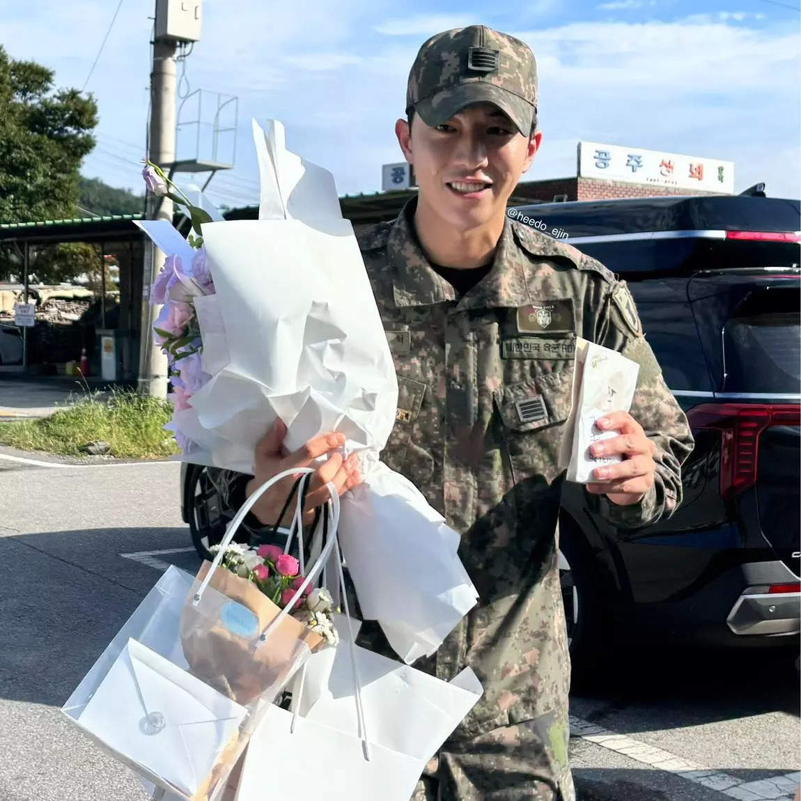 Nam Joo-hyuk gets discharged from military