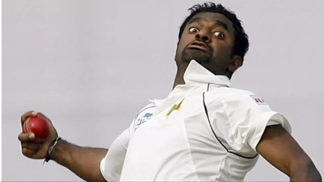 Muttiah Muralitharan 22