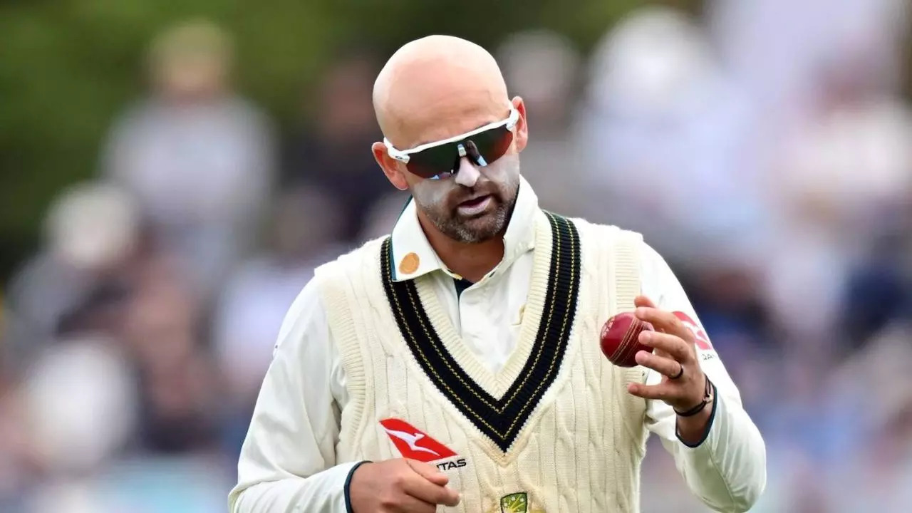 2 Nathan Lyon- 10