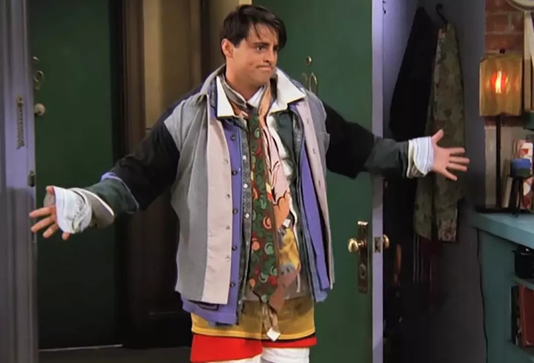 Joey Dressing Up As Chandler