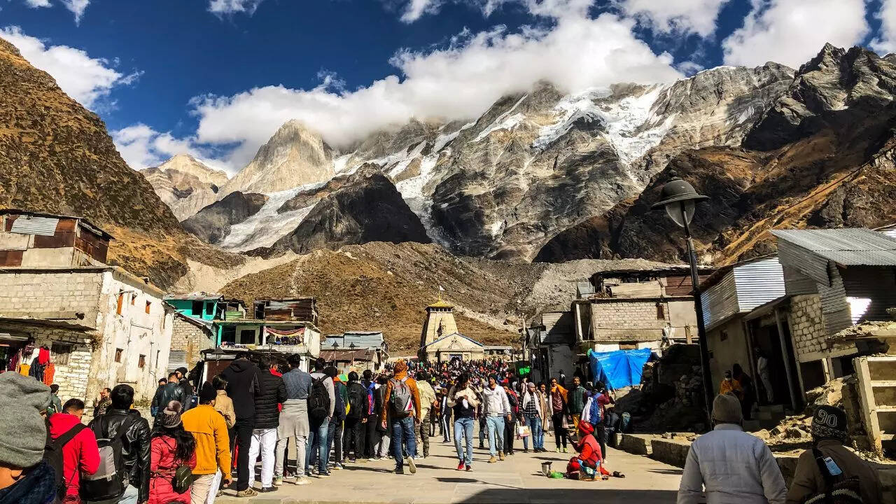 Devotees in Kedarnath Credit Canva