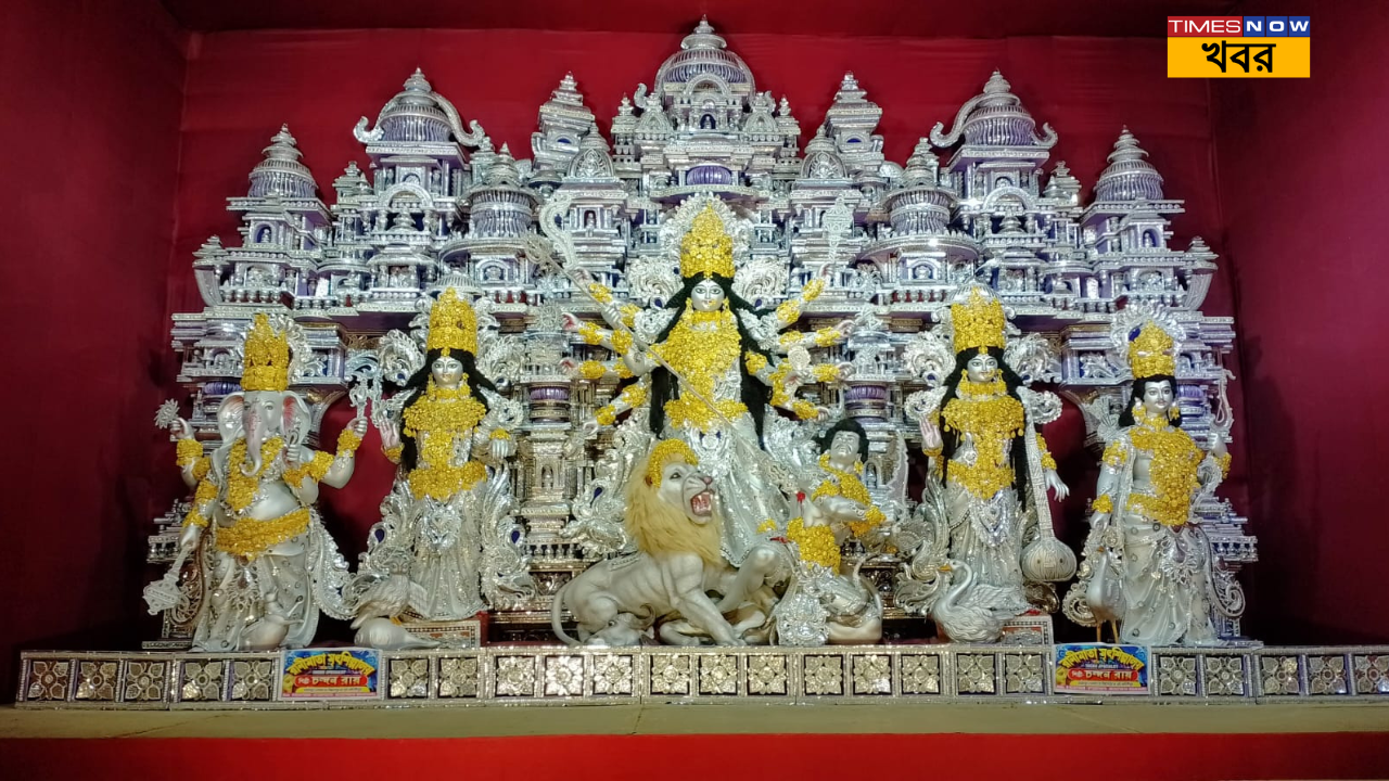 Kalyalni ITI Durga Puja 2024 কে সেরা দেবী পক্ষের শুরুতেই কলকাতাকে টেক্কা দিচ্ছে কল্যাণীর পুজো 