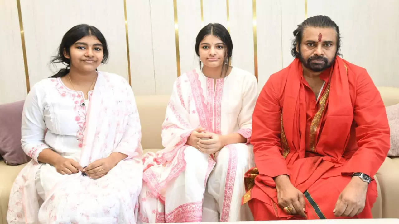 Pawan Kalyan with his daughters